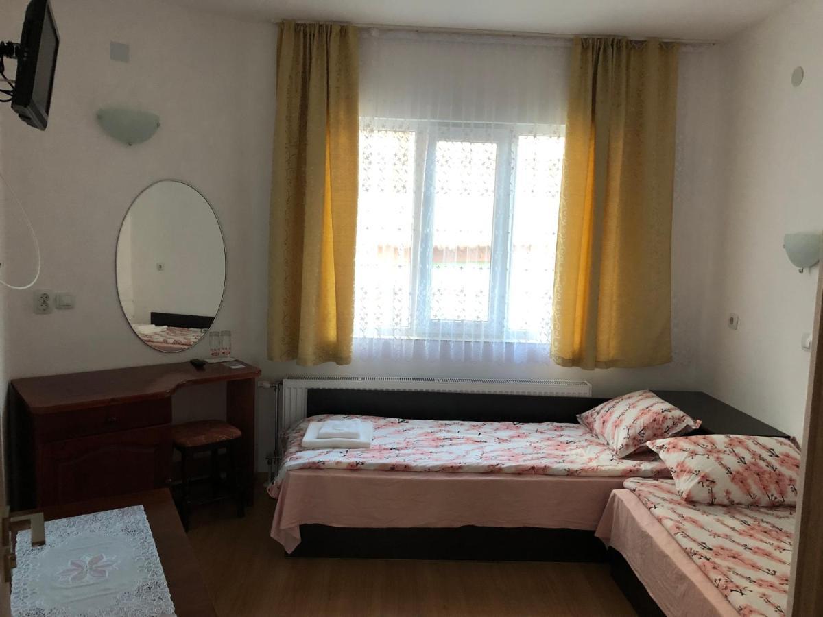 Family Hotel Panorama Sarnitsa Buitenkant foto