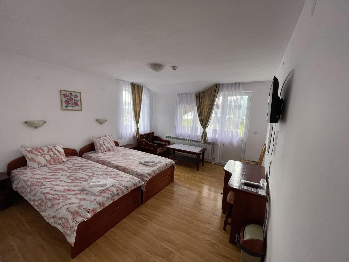 Family Hotel Panorama Sarnitsa Buitenkant foto