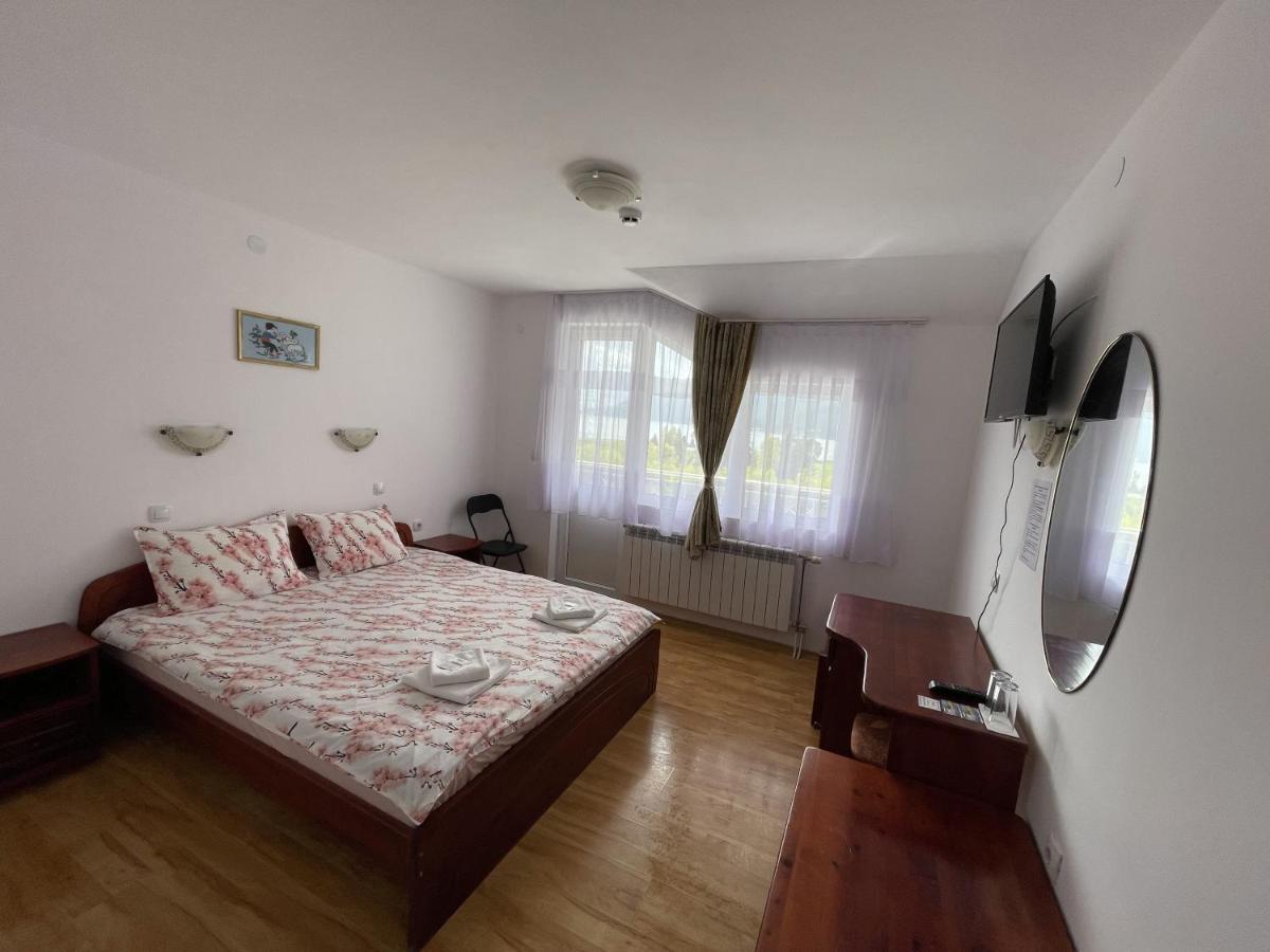 Family Hotel Panorama Sarnitsa Buitenkant foto