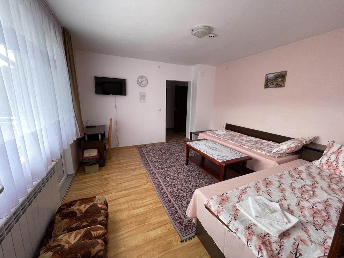 Family Hotel Panorama Sarnitsa Buitenkant foto
