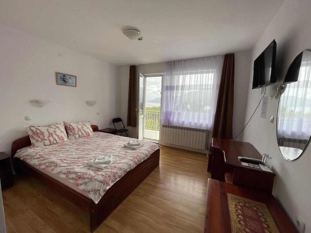 Family Hotel Panorama Sarnitsa Buitenkant foto