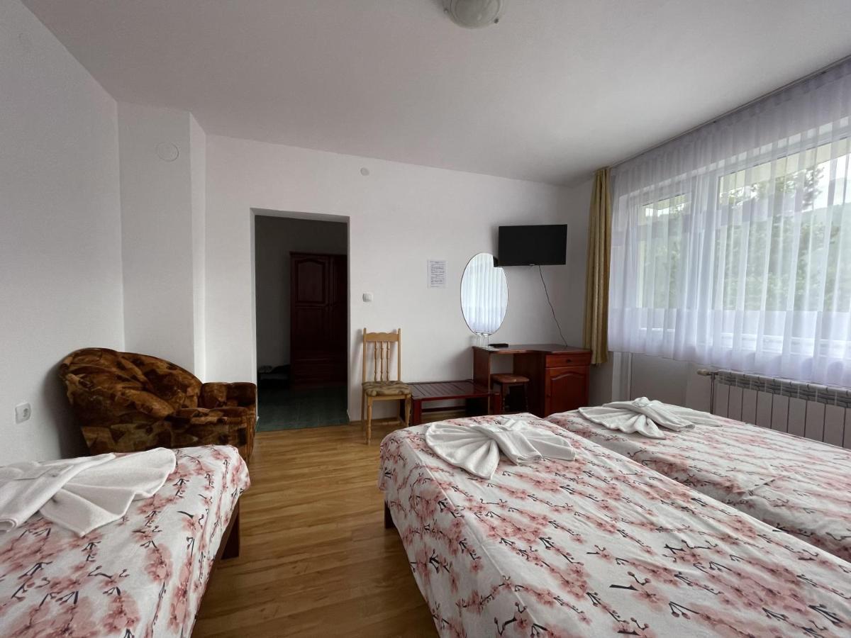 Family Hotel Panorama Sarnitsa Buitenkant foto