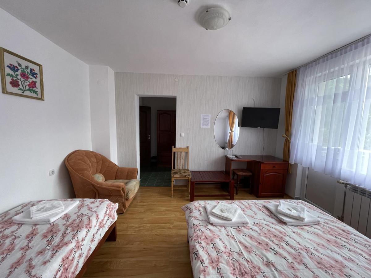 Family Hotel Panorama Sarnitsa Buitenkant foto