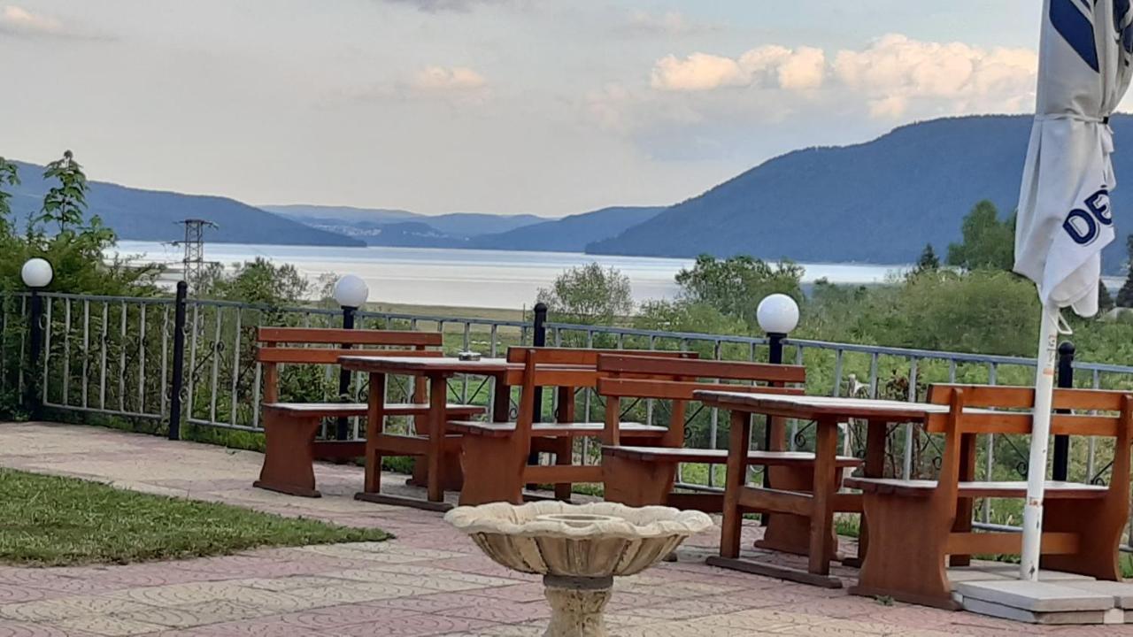 Family Hotel Panorama Sarnitsa Buitenkant foto