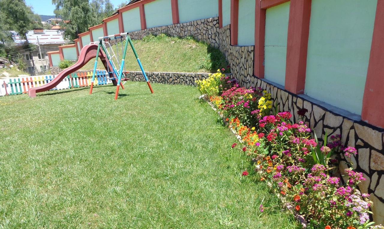 Family Hotel Panorama Sarnitsa Buitenkant foto