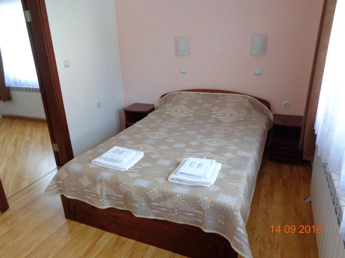 Family Hotel Panorama Sarnitsa Buitenkant foto